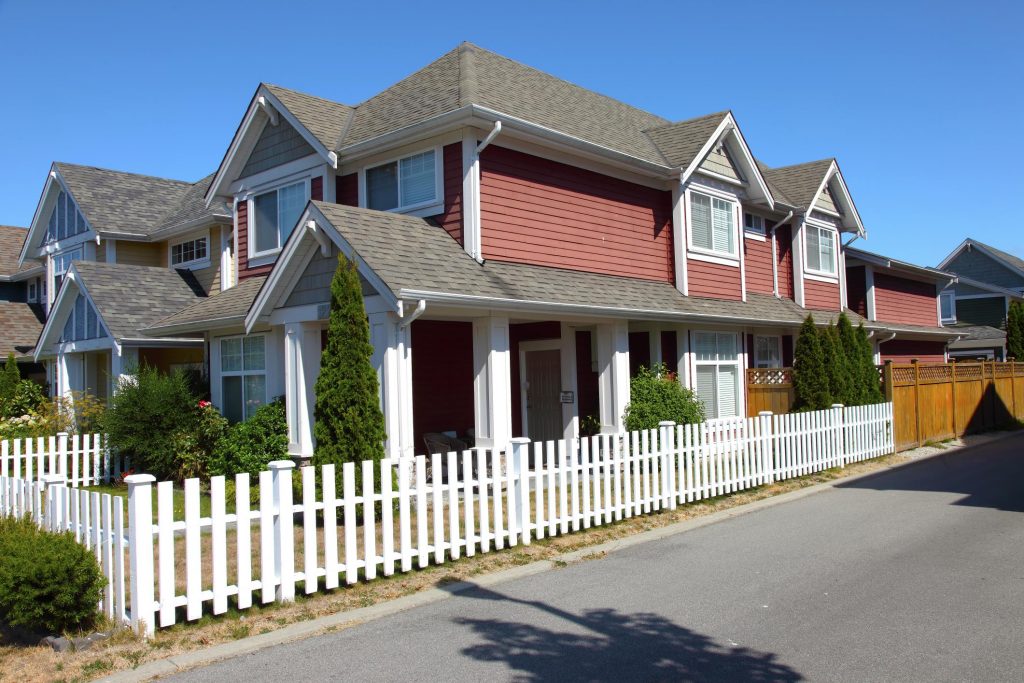 professional vinyl fence services